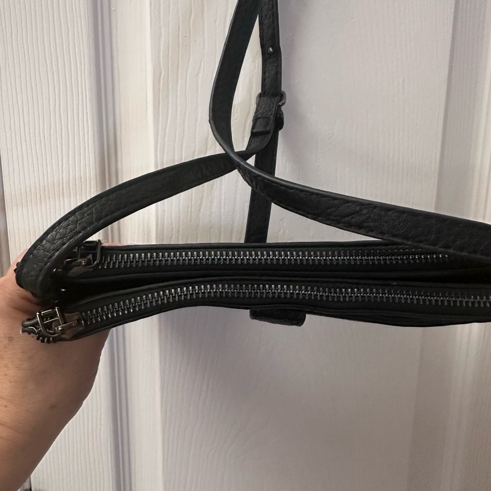 Isabelle (giving Hammitt vibes) vegan leather black crossbody - Picture 3 of 7